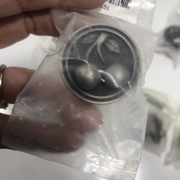 Betsy Fields Cherry Design Knobs Drawer Pulls Lot‎ Of 8 - Picture 3 of 9